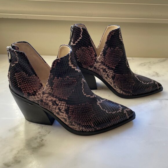 Vince Camuto Gigietta Bootie, Size 10 - Picture 2 of 3